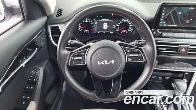 Kia Seltos 2022 — ფოტო 17/34