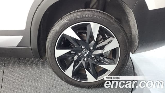 Kia Seltos 2022 — ფოტო 2/34