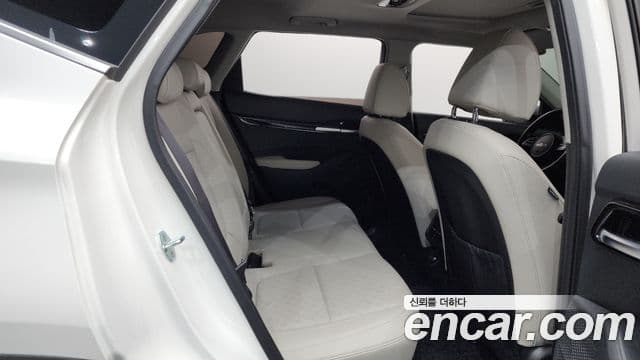 Kia Seltos 2022 — ფოტო 28/34
