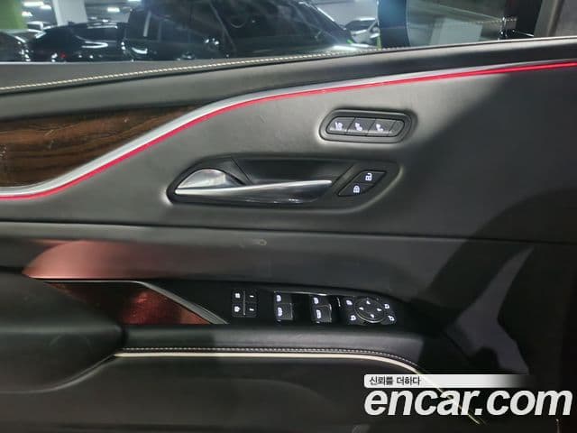 Cadillac Escalade 2021 — фото 17 из 20
