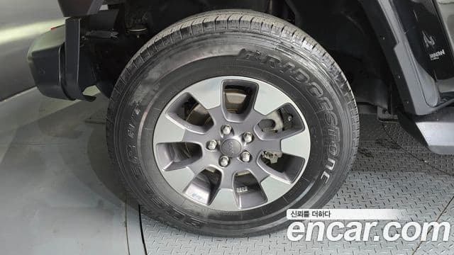 Jeep Wrangler 2019 — ფოტო 5/20