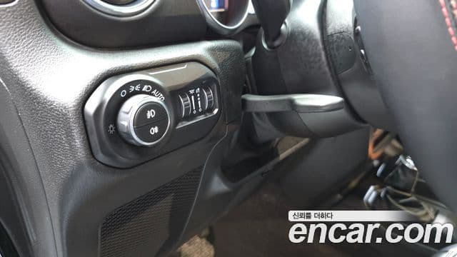 Jeep Wrangler 2019 — фото 14 из 20
