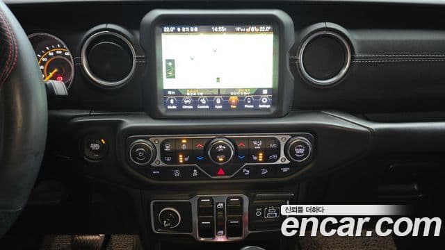 Jeep Wrangler 2019 — ფოტო 17/20