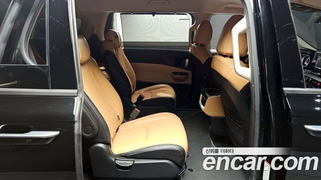 Kia Carnival 2023 — фото 11 из 20