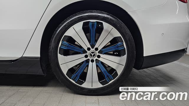 Mercedes-Benz EQS 2022 — Photo 19/31
