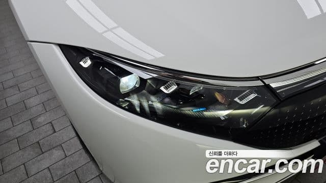 Mercedes-Benz EQS 2022 — Photo 9/31