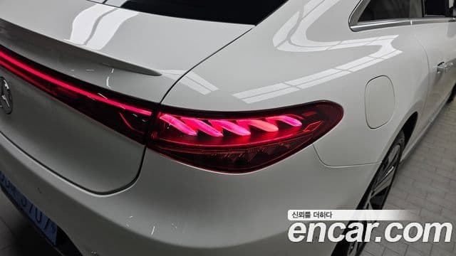Mercedes-Benz EQS 2022 — Photo 18/31