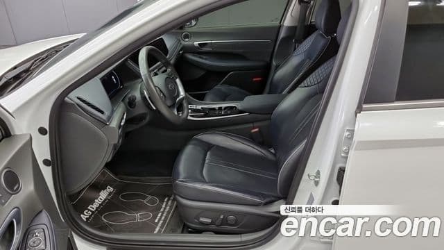 Hyundai Sonata Hybrid 2021 — Photo 17/18