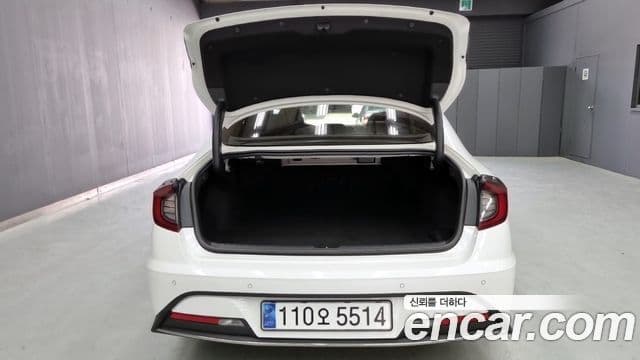 Hyundai Sonata Hybrid 2021 — Photo 2/18