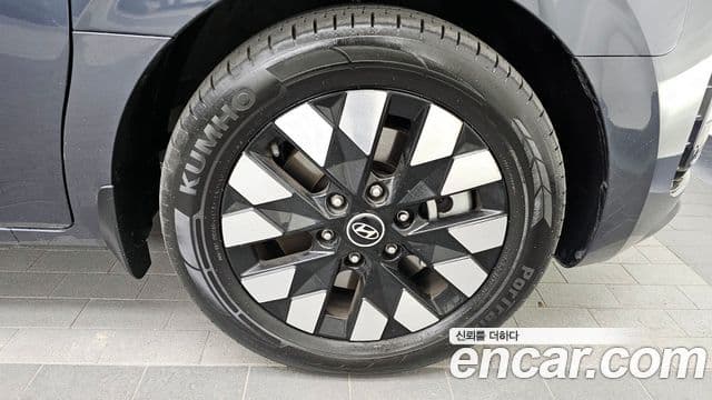 Hyundai Staria 2024 — Photo 5/32