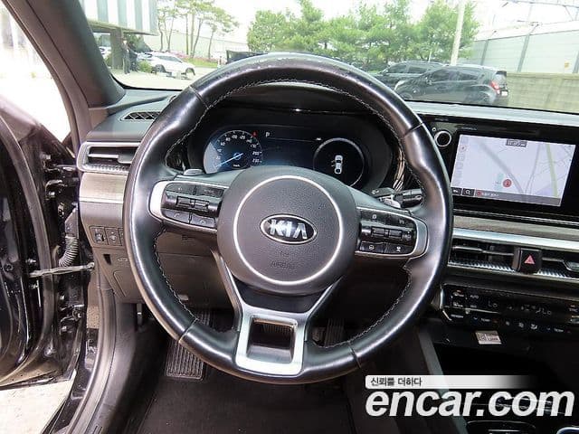 Kia K5 2021 — ფოტო 8/20