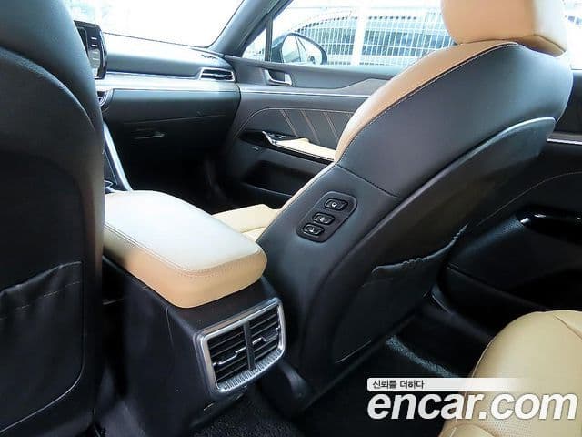 Kia K5 2021 — ფოტო 15/20
