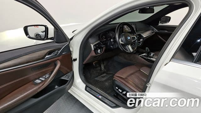 BMW 5 Series 2020 — Фото 10/20