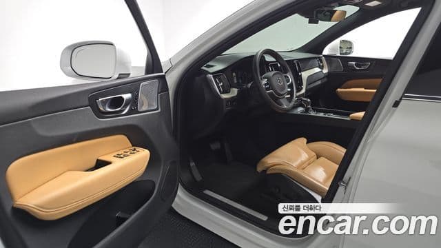 Volvo XC60 2019 — Şəkil 10/20