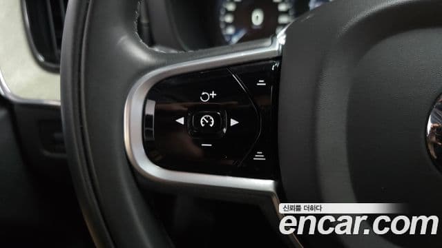 Volvo XC60 2019 — Şəkil 15/20