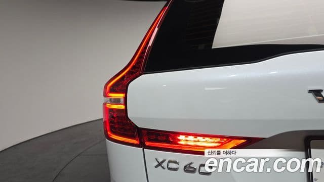 Volvo XC60 2019 — Şəkil 36/36