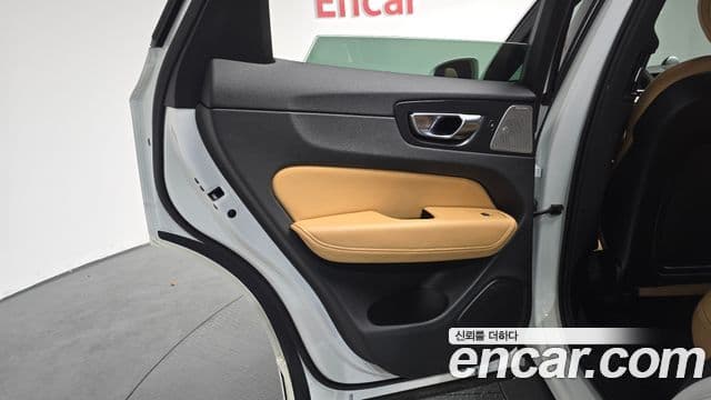 Volvo XC60 2019 — Şəkil 11/36
