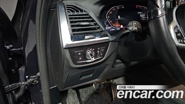 BMW X4 2021 — ფოტო 18/20