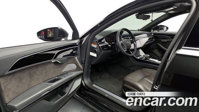 Audi A8 2021 — Şəkil 10/20