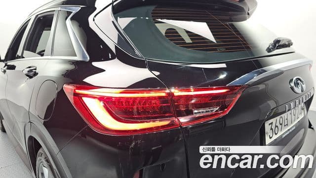 Infiniti QX50 2019 — Photo 17/30