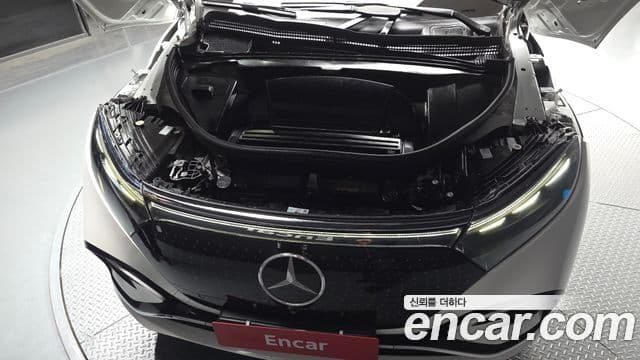 Mercedes-Benz EQS SUV 2023 — ფოტო 19/36
