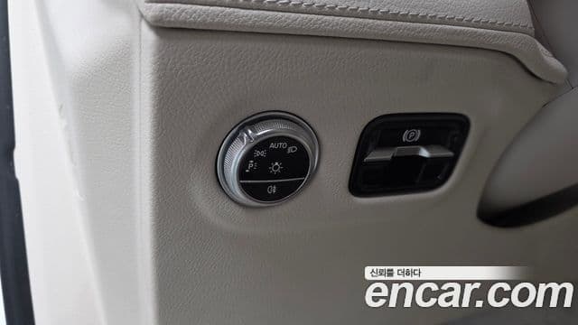 Mercedes-Benz EQS SUV 2023 — ფოტო 18/36