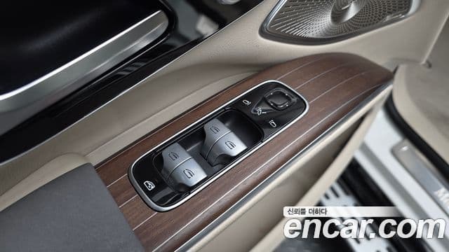 Mercedes-Benz EQS SUV 2023 — ფოტო 25/36