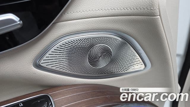 Mercedes-Benz EQS SUV 2023 — ფოტო 30/36