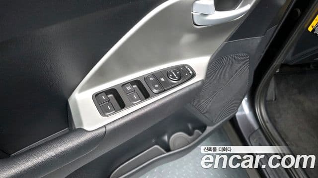 Kia Niro 2020 — Фото 17/20