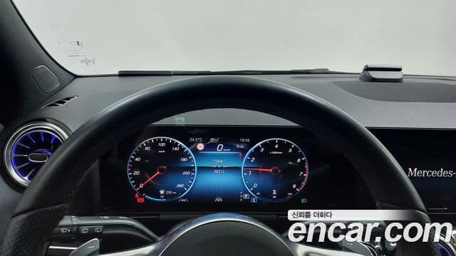 Mercedes-Benz GLA-Class 2023 — ფოტო 7/20