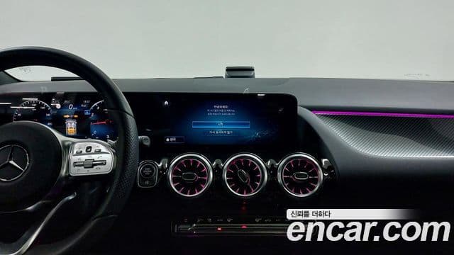 Mercedes-Benz GLA-Class 2023 — ფოტო 15/20