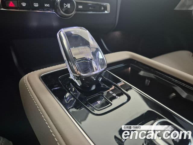 Volvo XC90 2025 — ფოტო 6/20