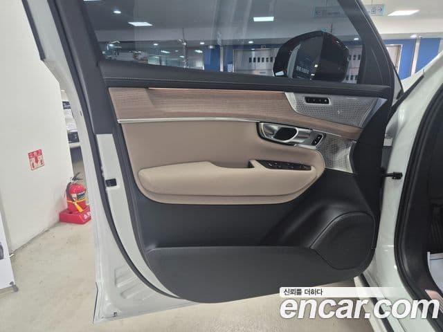 Volvo XC90 2025 — ფოტო 11/20