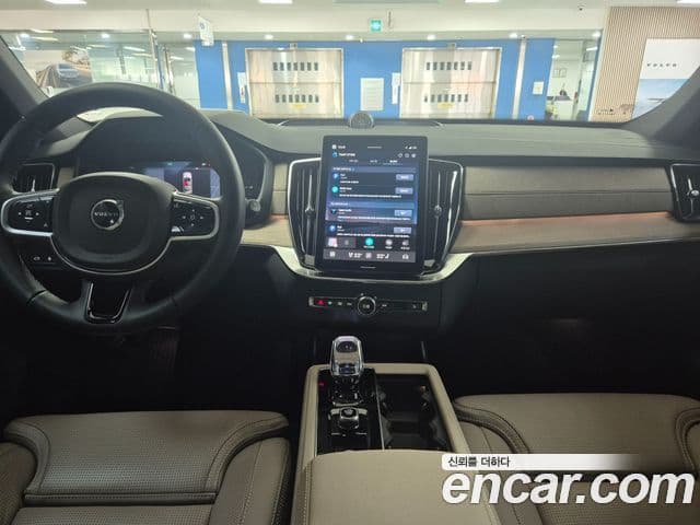 Volvo XC90 2025 — ფოტო 14/20