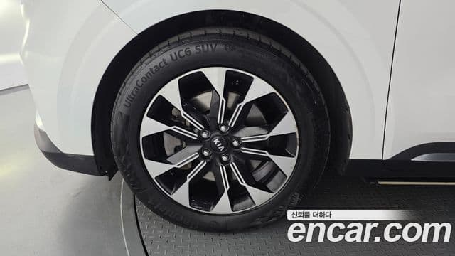 Kia Carnival 2021 — ფოტო 5/20