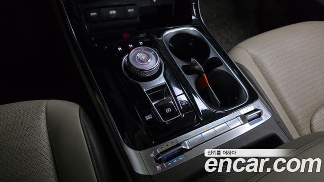 Kia Carnival 2021 — ფოტო 9/20