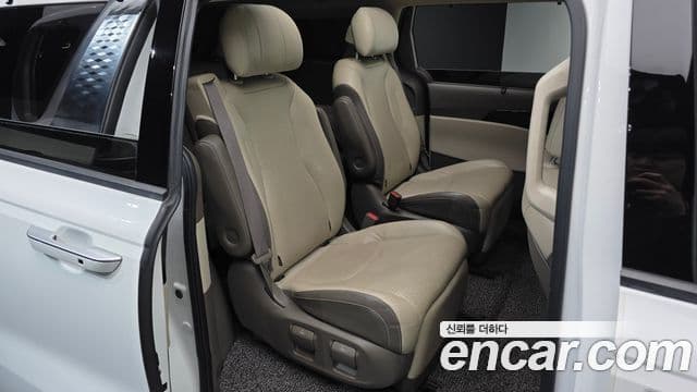 Kia Carnival 2021 — ფოტო 11/20