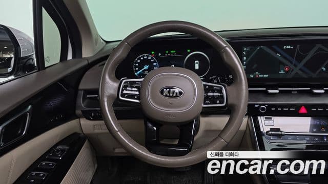 Kia Carnival 2021 — ფოტო 13/20
