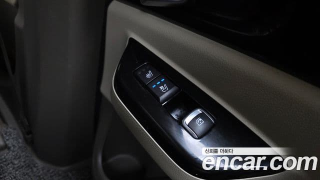Kia Carnival 2021 — ფოტო 17/20