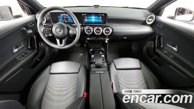 Mercedes-Benz A-Class 2020 — Photo 3/20