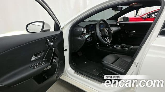 Mercedes-Benz A-Class 2020 — Photo 16/20