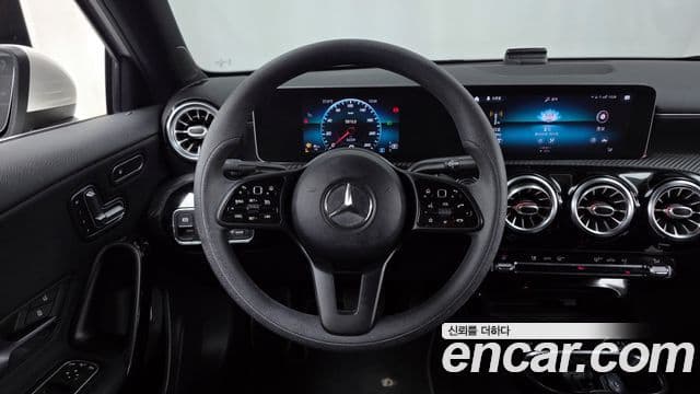 Mercedes-Benz A-Class 2020 — Photo 13/20