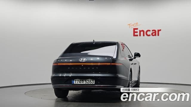Hyundai Grandeur Hybrid 2023 — Photo 26/32