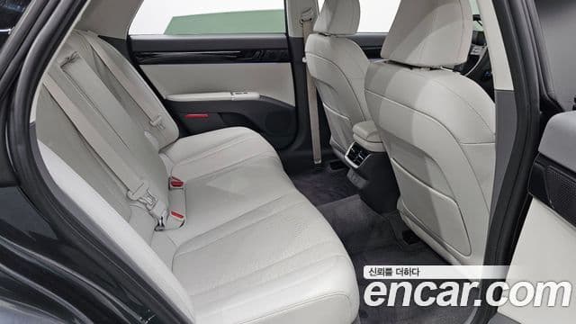 Hyundai Grandeur Hybrid 2023 — Photo 14/32