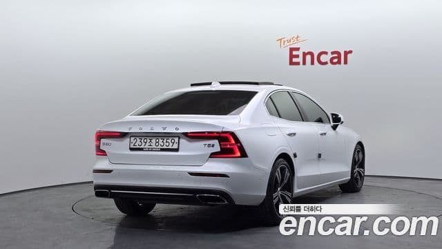 Volvo S60 2020 — ფოტო 2/20