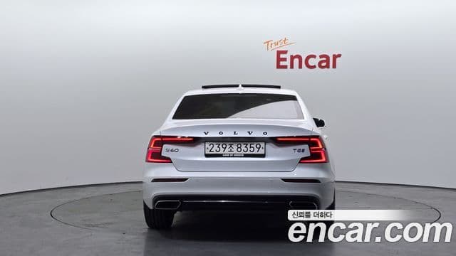 Volvo S60 2020 — ფოტო 4/20