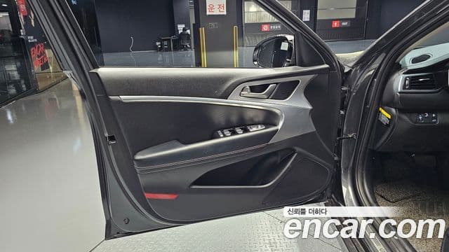 Genesis G70 2018 — Photo 14/31