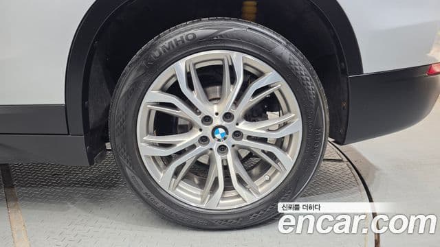 BMW X1 2018 — Photo 21/32