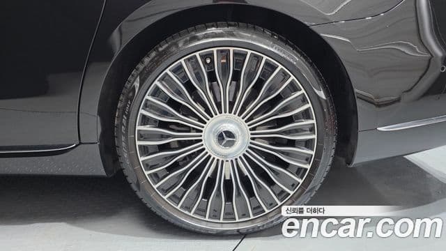 Mercedes-Benz S-Class 2023 — Photo 9/33