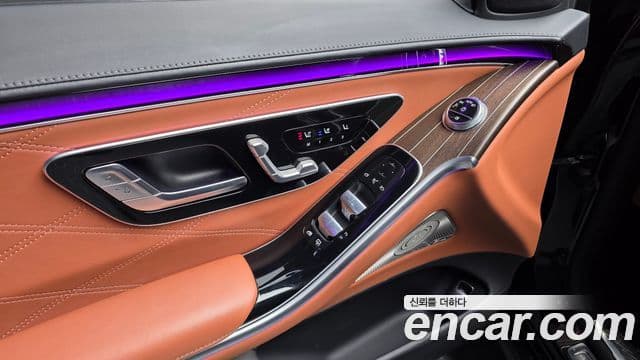 Mercedes-Benz S-Class 2023 — Photo 13/33